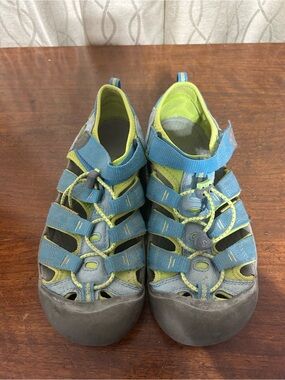 Keen Women’s Blue and Lime Closed-Toe Outdoor Sandals